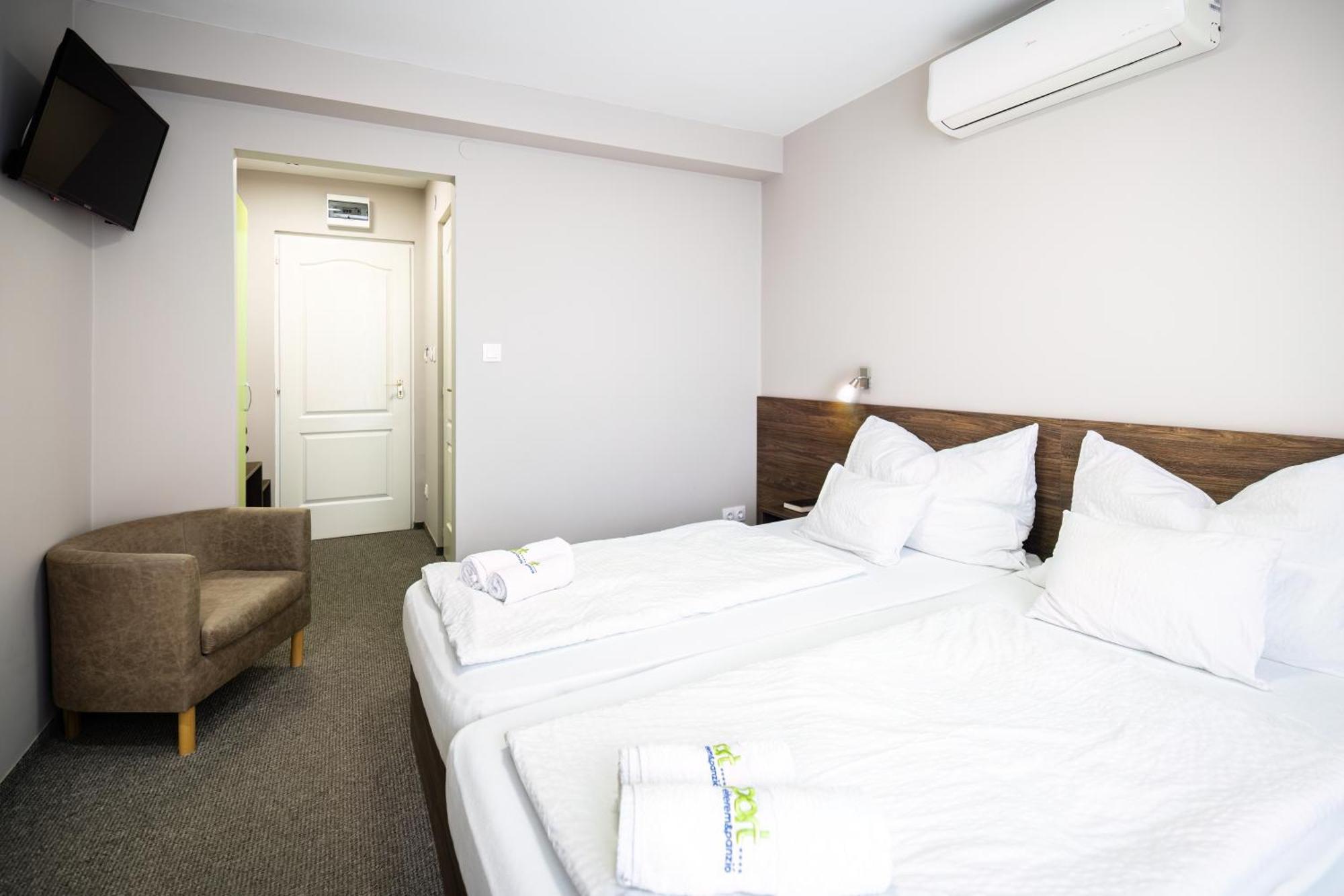 Port Etterem&Panzio Bed & Breakfast Balatonmariafurdo Luaran gambar