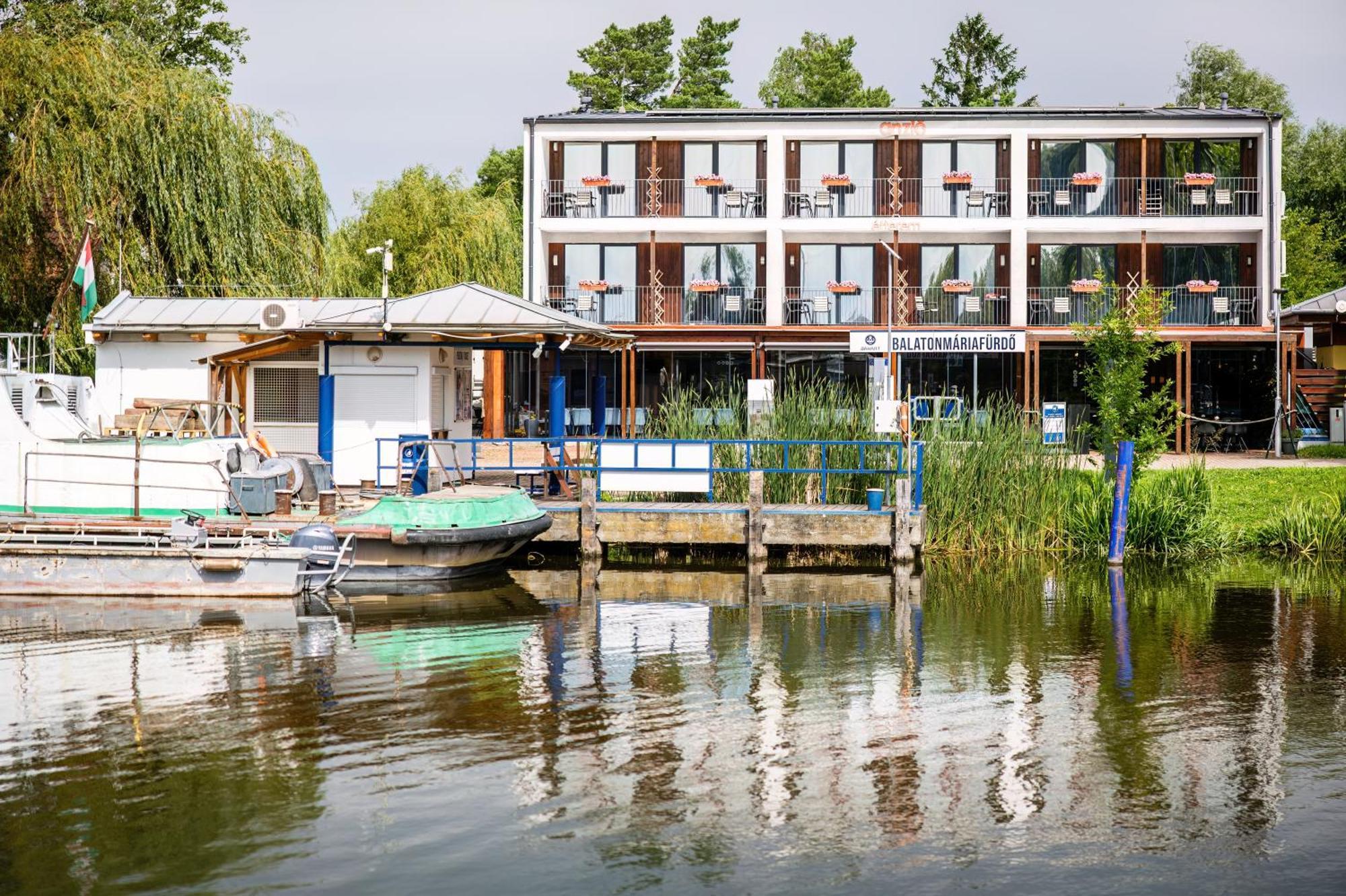 Port Etterem&Panzio Bed & Breakfast Balatonmariafurdo Luaran gambar