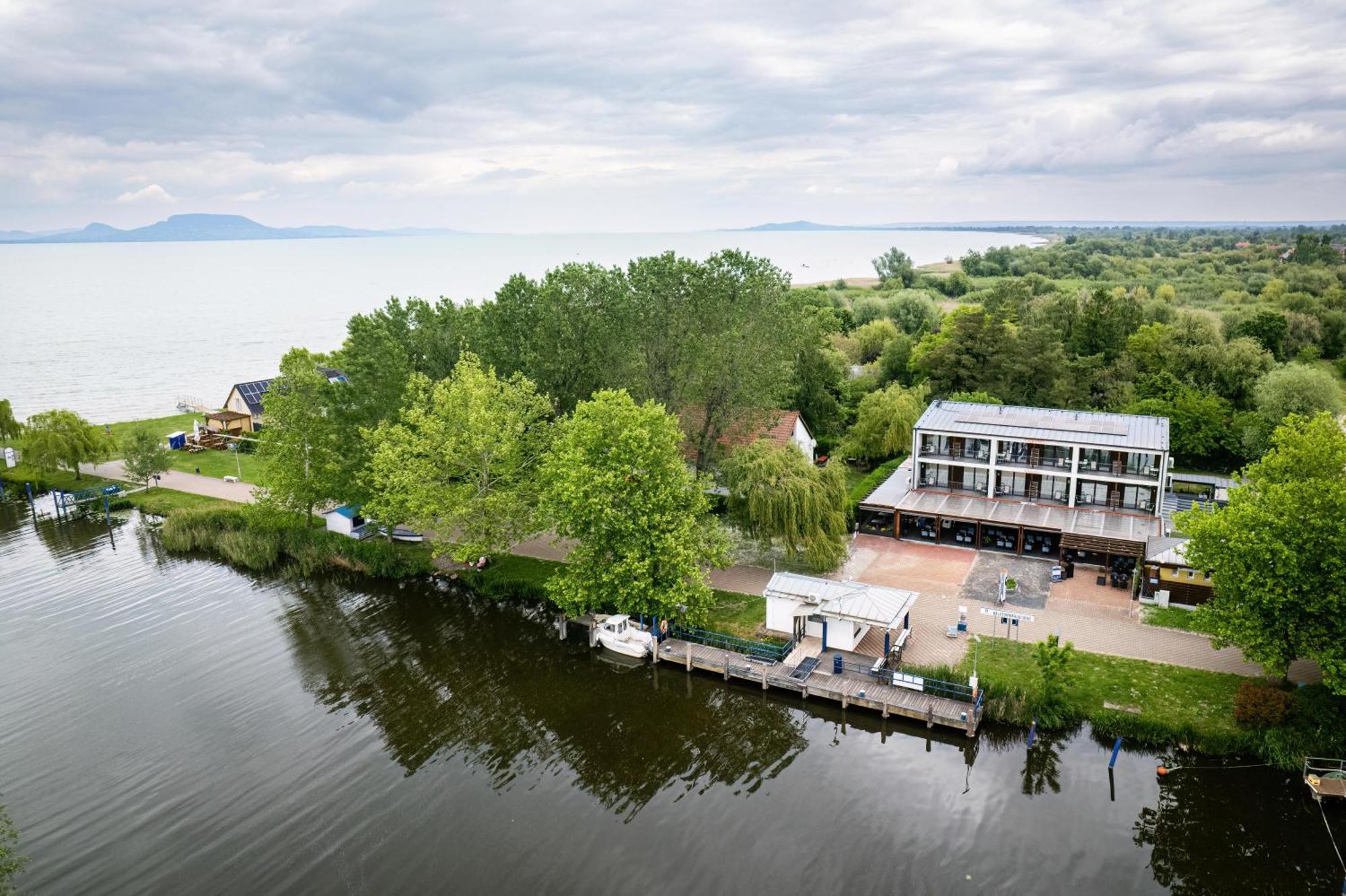 Port Etterem&Panzio Bed & Breakfast Balatonmariafurdo Luaran gambar