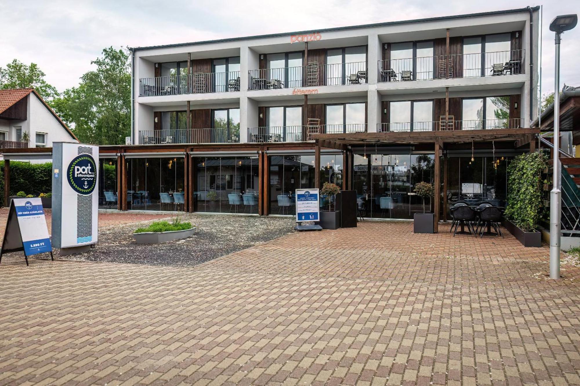 Port Etterem&Panzio Bed & Breakfast Balatonmariafurdo Luaran gambar