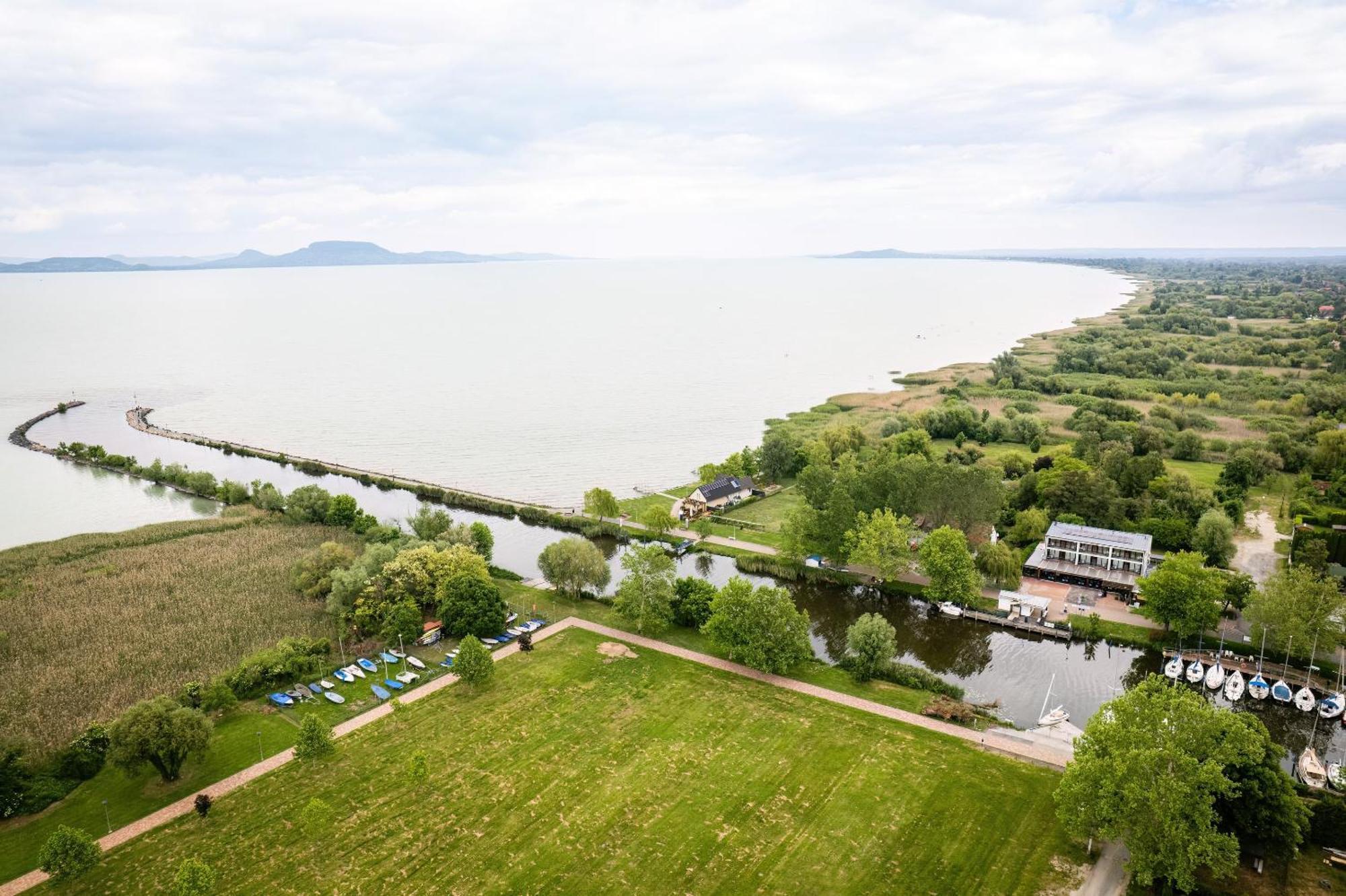 Port Etterem&Panzio Bed & Breakfast Balatonmariafurdo Luaran gambar