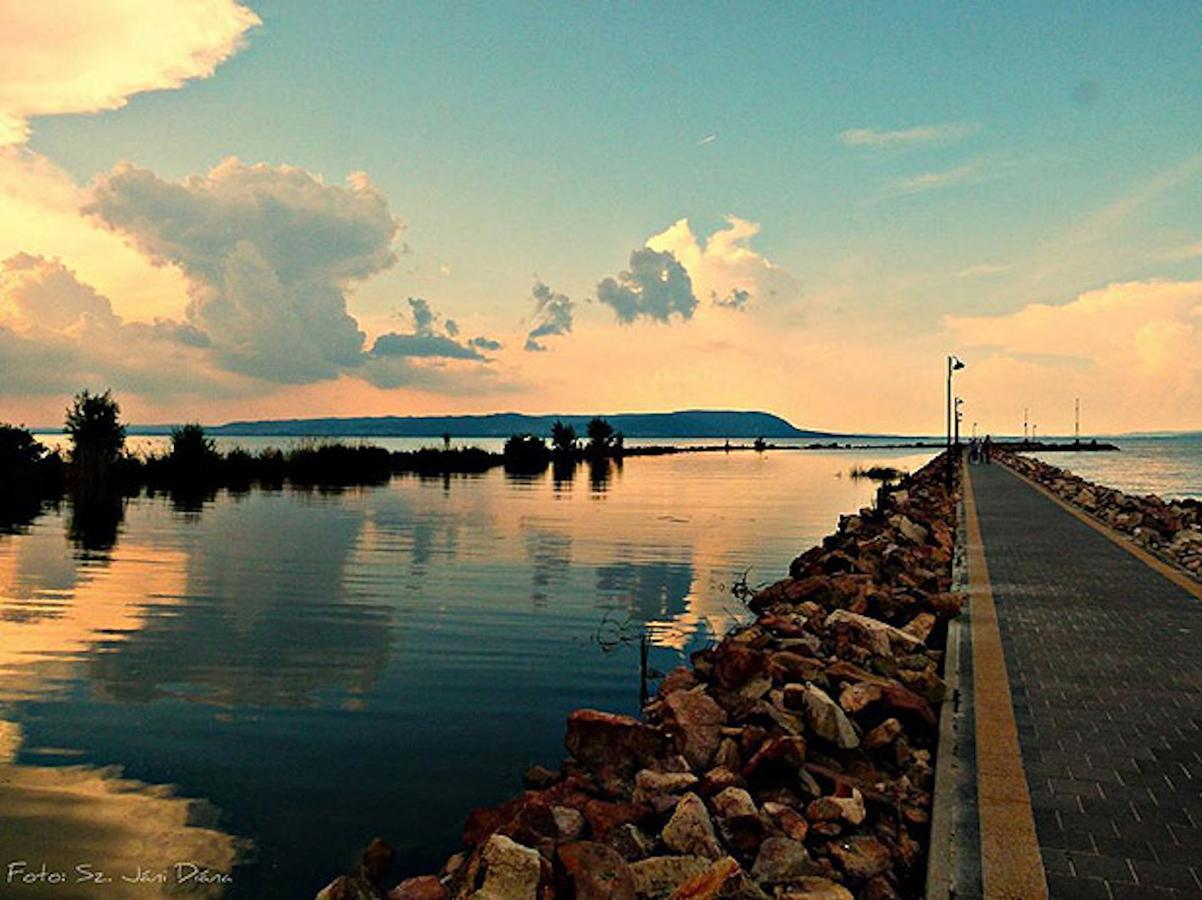 Port Etterem&Panzio Bed & Breakfast Balatonmariafurdo Luaran gambar