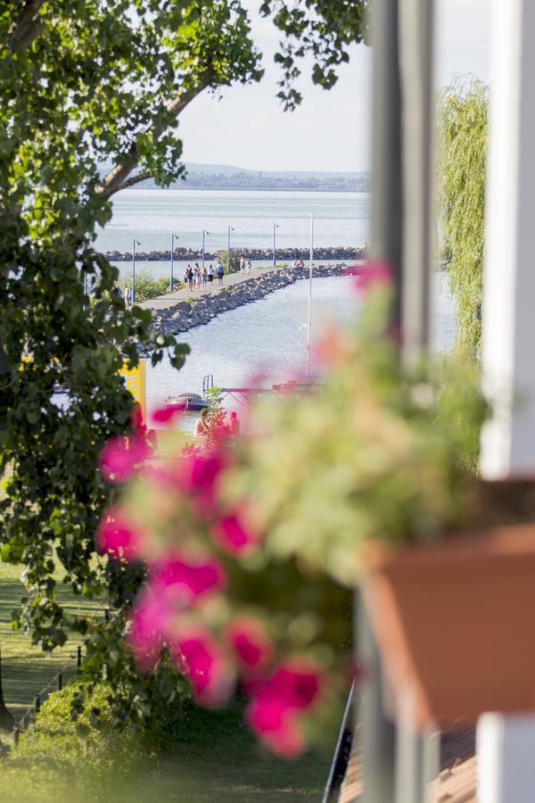 Port Etterem&Panzio Bed & Breakfast Balatonmariafurdo Luaran gambar